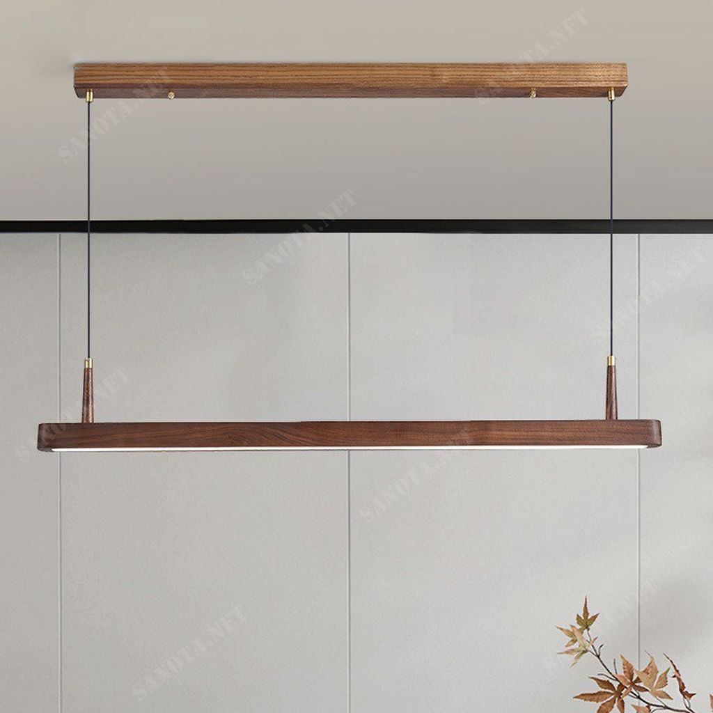 một chiếc đèn thả với thiết kế hiện đại và độc đáo, sử dụng chất liệu gỗ cho thân đèn là một thanh gỗ được thả nằm ngang với sự kết hợp của bóng đèn LED đem lại ánh sáng chất lượng , ánh sáng không quá chói gắt và thân đèn gỗ chắc chắn bền bỉ theo thời gian chiếc đèn thả sẽ là điểm nhấn cho mọi không gian nội thất, bất kể tông màu chủ đạo của căn phòng là gì chiếc đèn đều có thể cân bằng mang đến sự hài hòa, giúp không gian thêm chiều sâu. một món đồ trang trí còn là chiếc đèn thắp sáng cho căn nhà của bạn, chiếc đèn thả hiện đại phù hợp với nhiều không gian sống, thả bàn ăn hay phòng khách, phòng làm việc ngoài ra còn có thể trang trí quầy bar, nhà hàng khách sạn,... mang đến sự cân bằng, tạo cảm giác nhẹ nhàng, trang nhã và thanh thoát.
