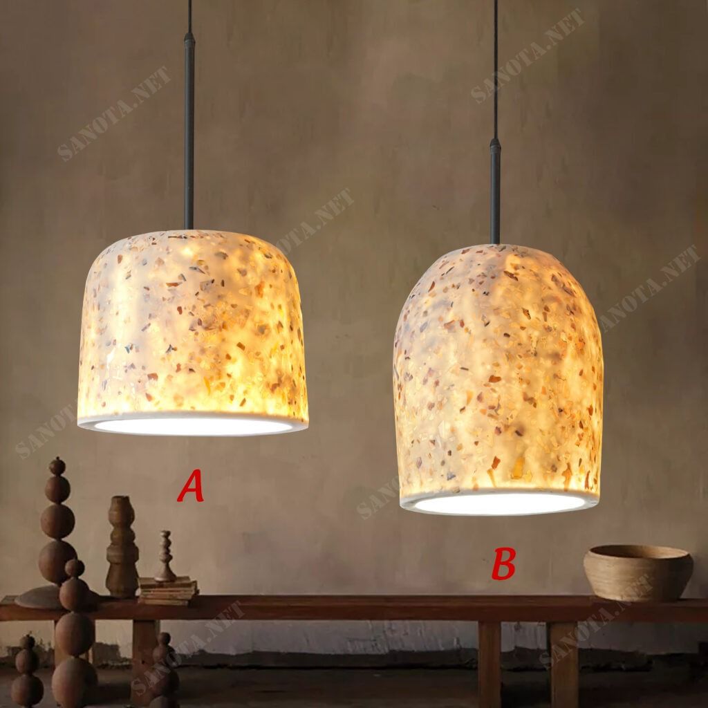 một chiếc đèn gắn tường được chế tác thủ công với chất liệu đá mài coposite hay còn được gọi là đèn đá mài Terrazzo, đèn xi măng, đèn bê tông đá mài được mài thủ công bằng tay từ hỗn hợp bê tông đá rửa trộn với sợi thủy tinh composite nên đèn rất nhẹ để treo, thiết bị đèn chiếu sáng được làm thủ công độc đáo, mang đến cho không gian sử dụng một vẻ đẹp mộc mạc, tinh tế, phù hợp để trang trí cho nhiều không gian sống. Đèn bê tông đá mài composite trang trí mang đến cảm giác thân thuộc, gần gũi, là một điểm nhấn độc đáo khó quên cho bất kỳ không gian sử dụng nó, vì tính chất đặc thù, sản xuất hoàn toàn bằng tay, đòi hỏi sự tinh tế và công phu nên quá trình sản xuất sẽ mất rất nhiều thời gian. Nhưng không vì thế mà sản phẩm này lại có giá thành cao.