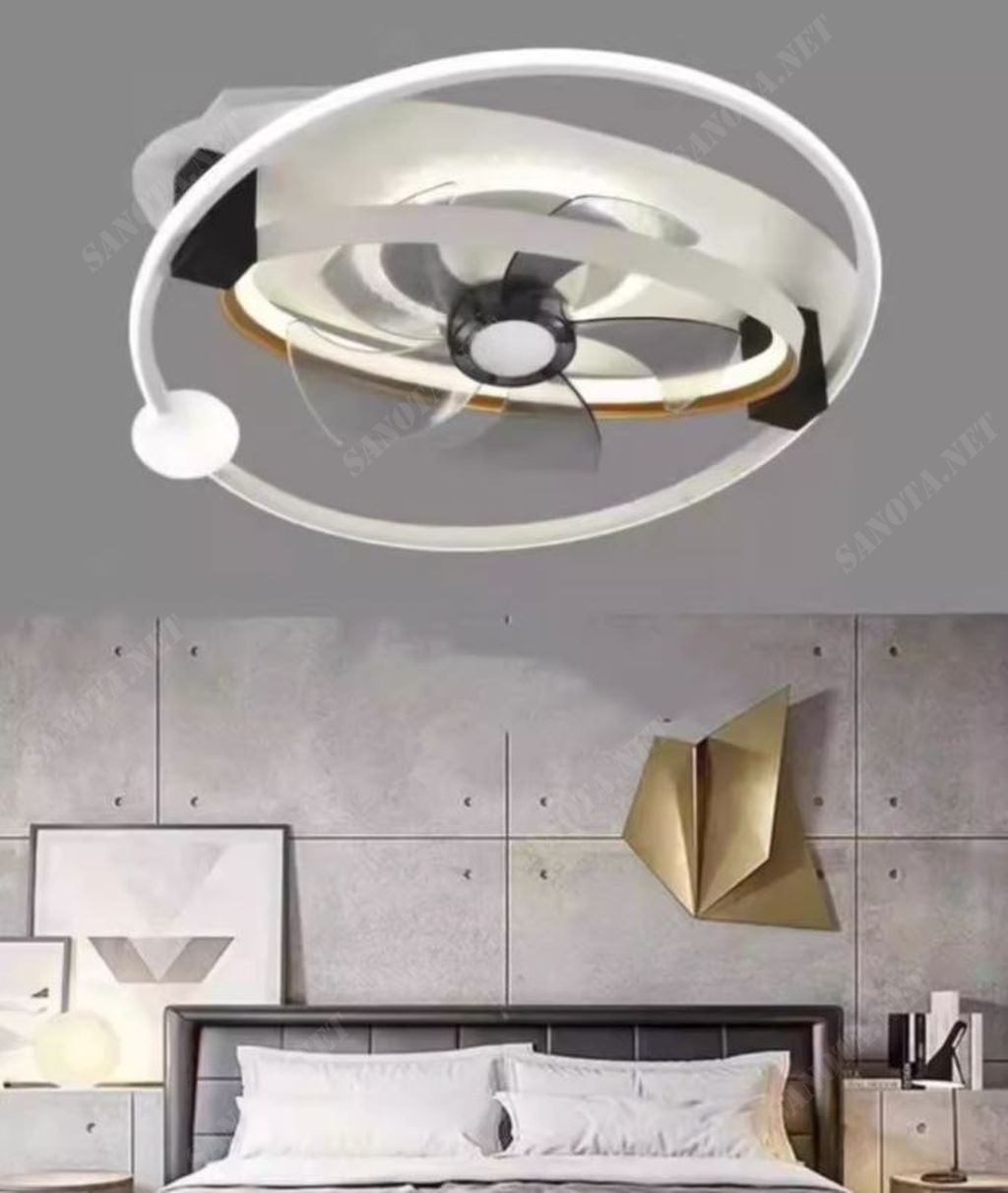 một chiếc quạt trần kết hợp đèn LED, với thiết kế hiện đại và sang trọng là vẻ đẹp hiện đại của vòng tròn đèn LED và quạt trần, màu trắng đơn giản nhưng sang trọng, chiếc quạt trần này sẽ là món đồ vừa là quạt đem lại sự mát mẻ vừa chiếu sáng cho cả không gian, còn là món đồ trang trí không thể thiếu trong không gian sống của bạn, chiếc quạt tiện ích sử dụng bóng đèn LED ba chế độ ánh sáng và công suất lớn giúp đem lại sự mát mẻ cho không gian sống, vẻ đẹp tiện ích tính ứng dụng cao chiễc quạt trần kết hợp đèn phù hợp với nhiều không gian từ phòng khách đến phòng ngủ, ngoài ra còn có cả khách sạn, nhà hàng, resort,...