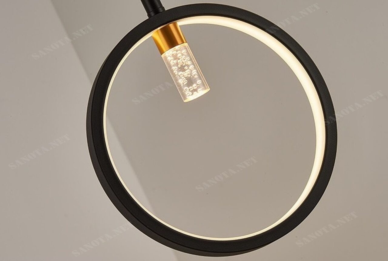 Đèn chùm LED là sự kết hợp hoàn hảo giữa thiết kế hiện đại và chất liệu cao cấp. Mang đến cho bạn một sản phẩm không chỉ đẹp mắt mà còn bền bỉ theo thời gian. Đèn chùm hiện đại sử dụng bóng đèn LED, mang đến nguồn sáng chất lượng. Tạo ra một dải ánh sáng mềm mịn, là điểm nhấn độc đáo trong không gian. Mang đến cảm giác ấm cúng và thư giãn cho không gian. Đặc biệt, chiếc đèn hiện đại này không chỉ là một nguồn ánh sáng chức năng mà còn có tính năng linh hoạt. Với bóng đèn LED 3 chế độ ánh sáng. Người dùng có thể điều chỉnh ánh sáng theo sở thích và nhu cầu cụ thể của họ.