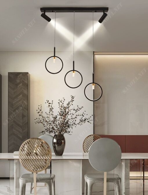 Đèn chùm LED là sự kết hợp hoàn hảo giữa thiết kế hiện đại và chất liệu cao cấp. Mang đến cho bạn một sản phẩm không chỉ đẹp mắt mà còn bền bỉ theo thời gian. Đèn chùm hiện đại sử dụng bóng đèn LED, mang đến nguồn sáng chất lượng. Tạo ra một dải ánh sáng mềm mịn, là điểm nhấn độc đáo trong không gian. Mang đến cảm giác ấm cúng và thư giãn cho không gian. Đặc biệt, chiếc đèn hiện đại này không chỉ là một nguồn ánh sáng chức năng mà còn có tính năng linh hoạt. Với bóng đèn LED 3 chế độ ánh sáng. Người dùng có thể điều chỉnh ánh sáng theo sở thích và nhu cầu cụ thể của họ.