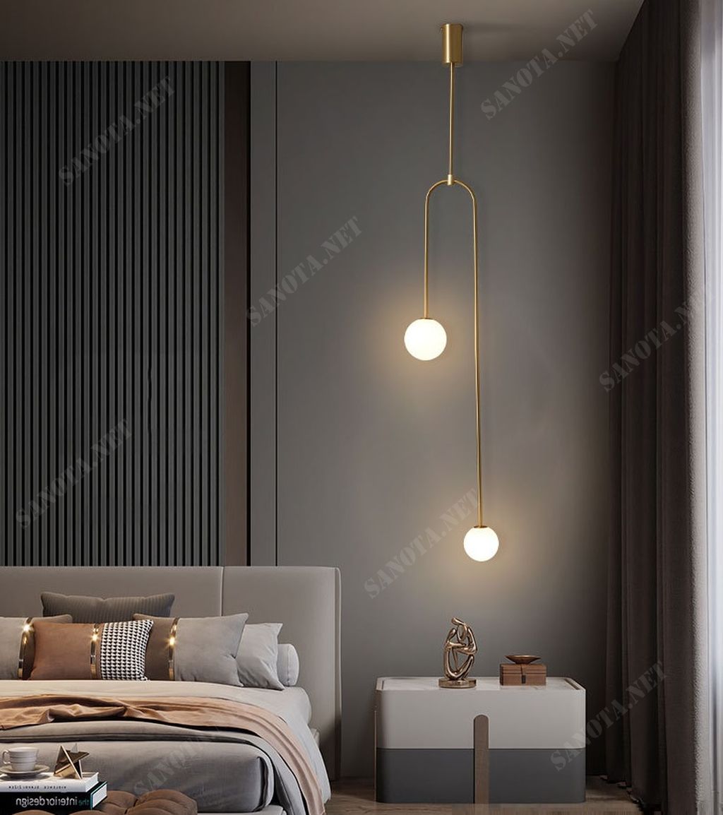 Với thiết kế tối giản độc đáo, chiếc đèn có thiết kế là hai bóng đèn LED. Nhưng đúng với phong cách của sự tối giản. Chiếc đèn LED được cố định bởi khung sắt sơn tĩnh điện màu vàng sang trọng. Tạo nên một vẻ ngoại hình ấn tượng và đầy tính thẩm mỹ.