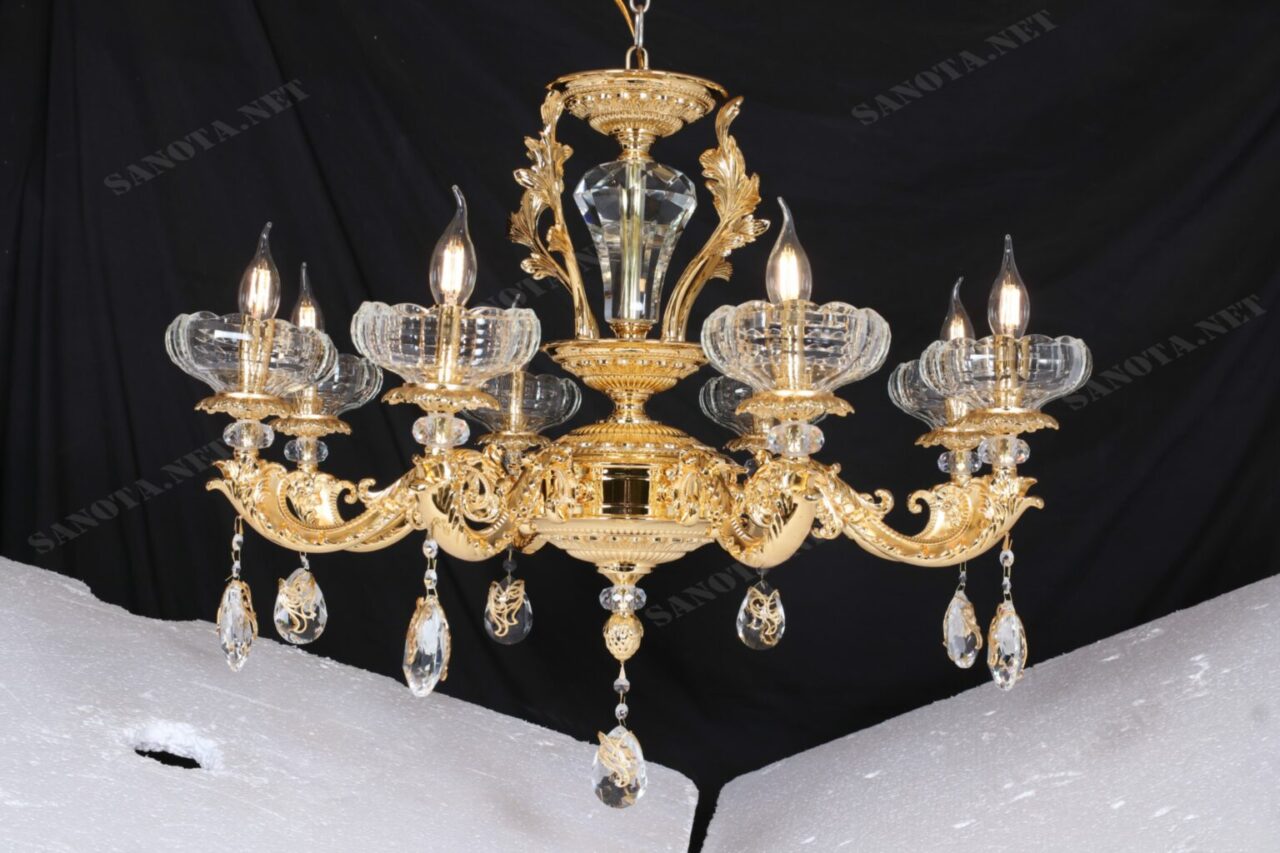 Đèn chùm pha lê cổ điển mạ vàng SNT3139 không chỉ để chiếu sáng mà còn là một tác phẩm nghệ thuật, nâng tầm không gian sống với vẻ đẹp lộng lẫy, đẳng cấp.