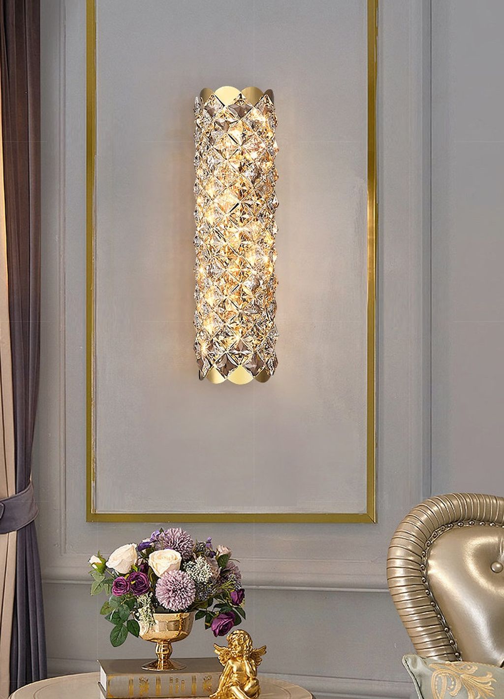 Sản phẩm đèn tường với chao pha lê cao cấp không chỉ là một nguồn ánh sáng mà còn là một tác phẩm nghệ thuật tinh tế, thể hiện sự đẳng cấp và sự chất lượng. Thiết kế tỉ mỉ và sáng tạo của sản phẩm mang lại không gian sống của bạn một vẻ đẹp độc đáo và phong cách.