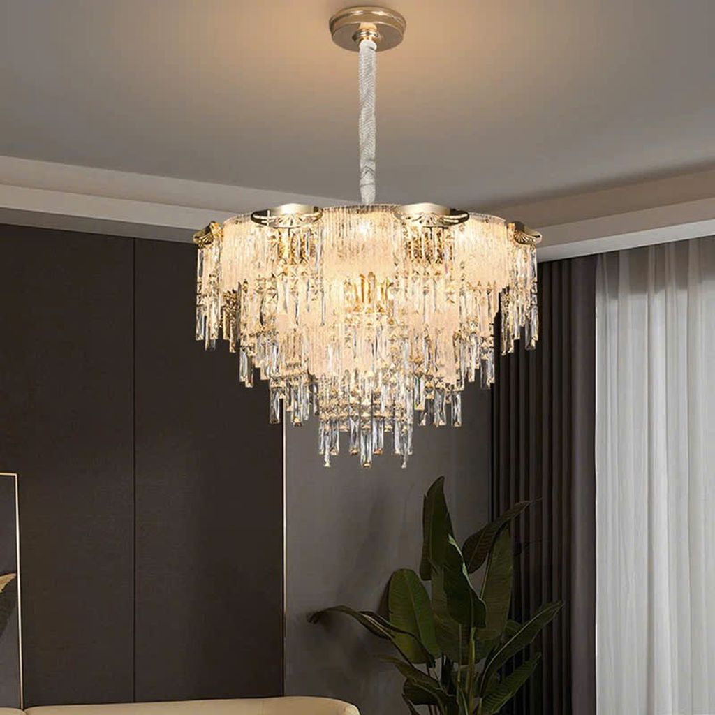 Chiếc đèn chùm cao cấp từ pha lê đem lại một sự sang trọng và lôi cuốn không thể phủ nhận. Được tạo ra từ những viên pha lê cao cấp. Chiếc đèn chùm này không chỉ là một sản phẩm nội thất thông thường mà còn là một tác phẩm nghệ thuật. Một điểm nhấn quý phái trong không gian.