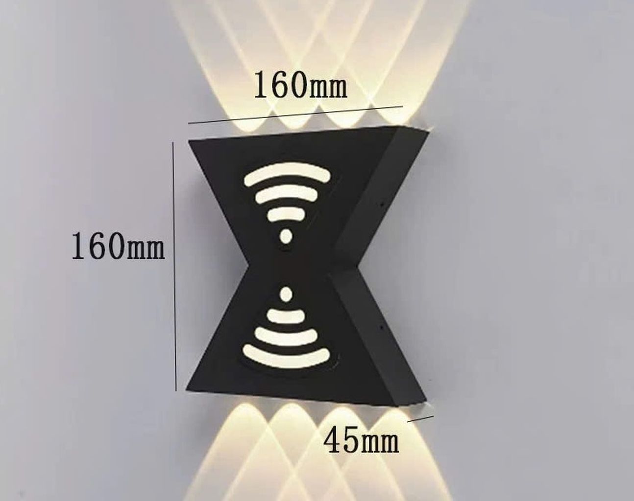 Chiếc đèn tường ngoài trời có thiết kế hình “đồng hồ cát” phá cách, mang đến cảm giác đối xứng hài hòa nhưng vẫn vô cùng nổi bật. Chất liệu kim loại phủ sơn tĩnh điện màu đen mờ giúp chiếc đèn luôn giữ được vẻ ngoài sang trọng. Chống oxy hóa tốt, bền đẹp theo thời gian.