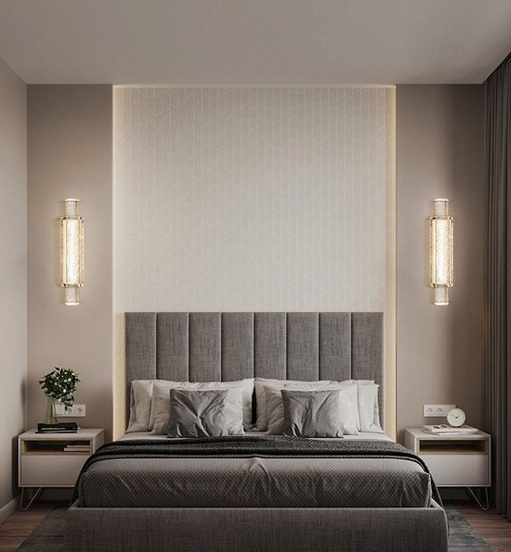 Đèn tường ốp pha lê với kiểu dáng hình trụ đứng đối xứng hai đầu, đèn mang đến cảm giác cân bằng và hài hòa cho bức tường. Thân đèn sử dụng chất liệu thủy tinh cao cấp, kết hợp hiệu ứng ánh sáng tỏa ra nhẹ nhàng nhưng nổi bật. Giúp không gian trở nên ấm áp và sang trọng.