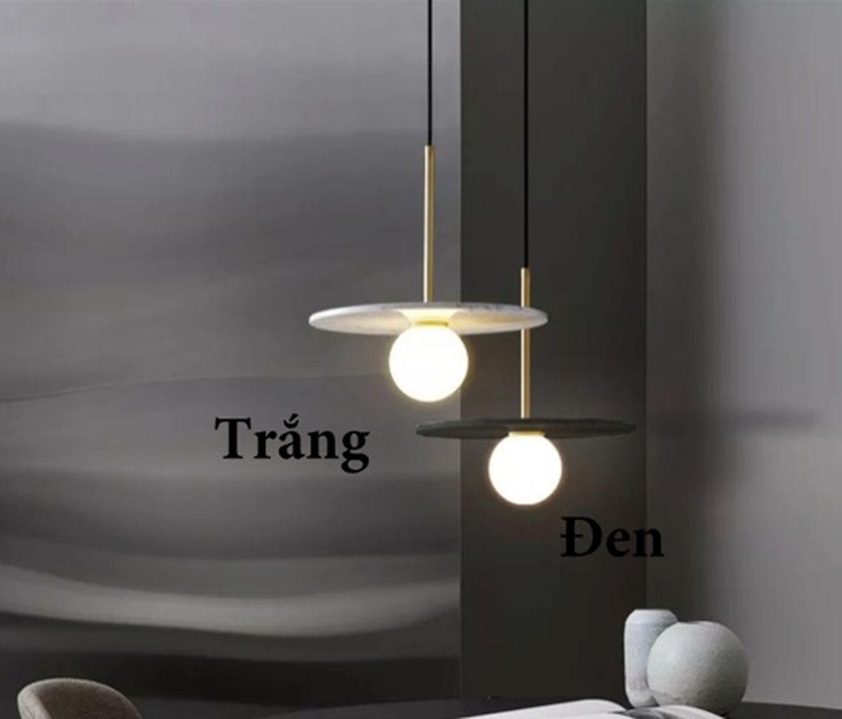 Đèn thả đá mài mộc khảm trai với cấu trúc tối giản nhưng đầy nghệ thuật. Phần chao đèn được chế tác từ đá mài composite. Mang đến cảm giác tự nhiên, bền vững, vừa có tính thẩm mỹ cao lại vừa dễ dàng kết hợp với nhiều phong cách nội thất khác nhau. Sự đối lập tinh tế giữa hai phiên bản màu trắng và đen giúp khách hàng dễ dàng lựa chọn để hài hòa với tone màu tổng thể của không gian.