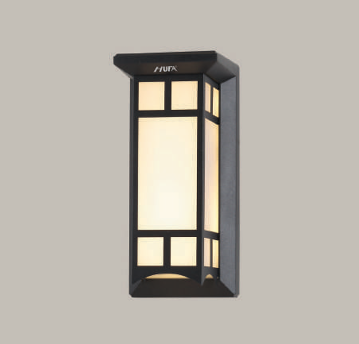 Đèn tường ngoài trời là loại đèn gắn trên tường bên ngoài các công trình như nhà ở, biệt thự, cổng rào hay hành lang để chiếu sáng và trang trí không gian ngoại thất