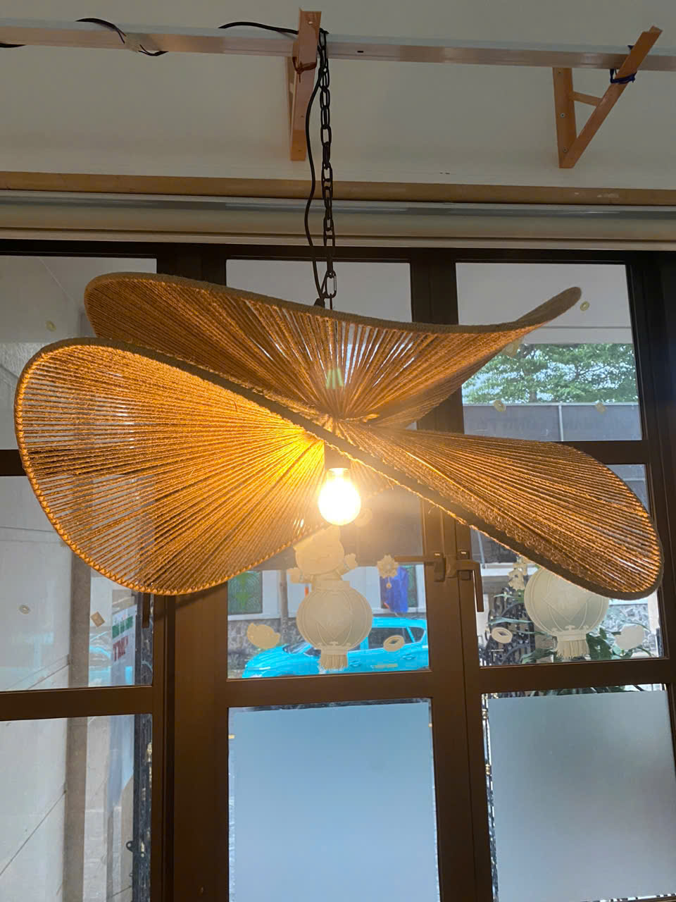 Đèn chùm dệt hai lá sen đối xứng SNT5707 - Ảnh 3