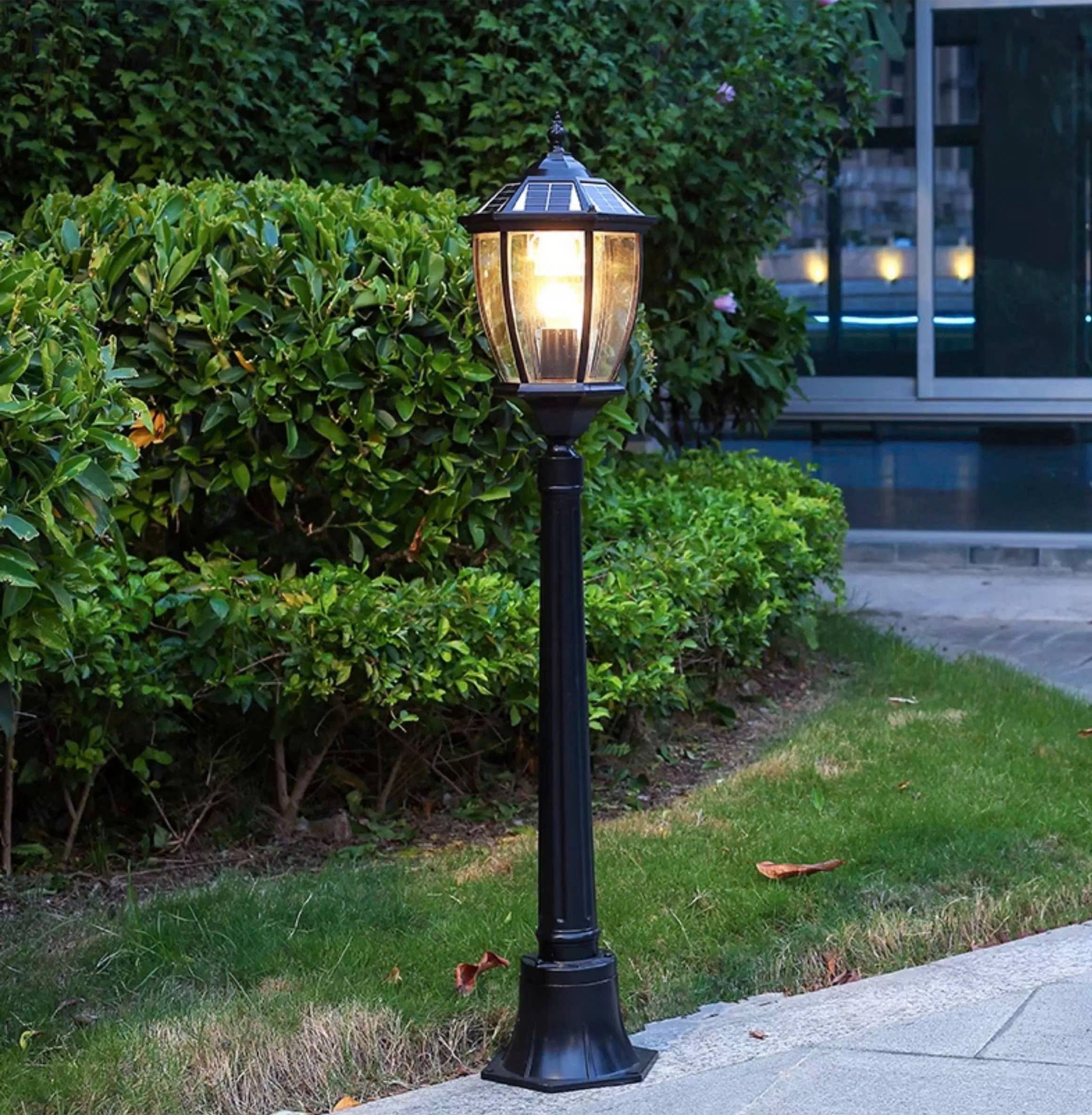 Với sự kết hợp hoàn hảo giữa thiết kế sang trọng – độ bền vượt trội – công nghệ năng lượng mặt trời hiện đại, đèn cây trang trí sân vườn ngoài trời là lựa chọn không thể thiếu để nâng tầm không gian ngoại thất. Đây không chỉ là sản phẩm chiếu sáng, mà còn là điểm nhấn nghệ thuật, mang lại giá trị lâu dài cho ngôi nhà của bạn.
