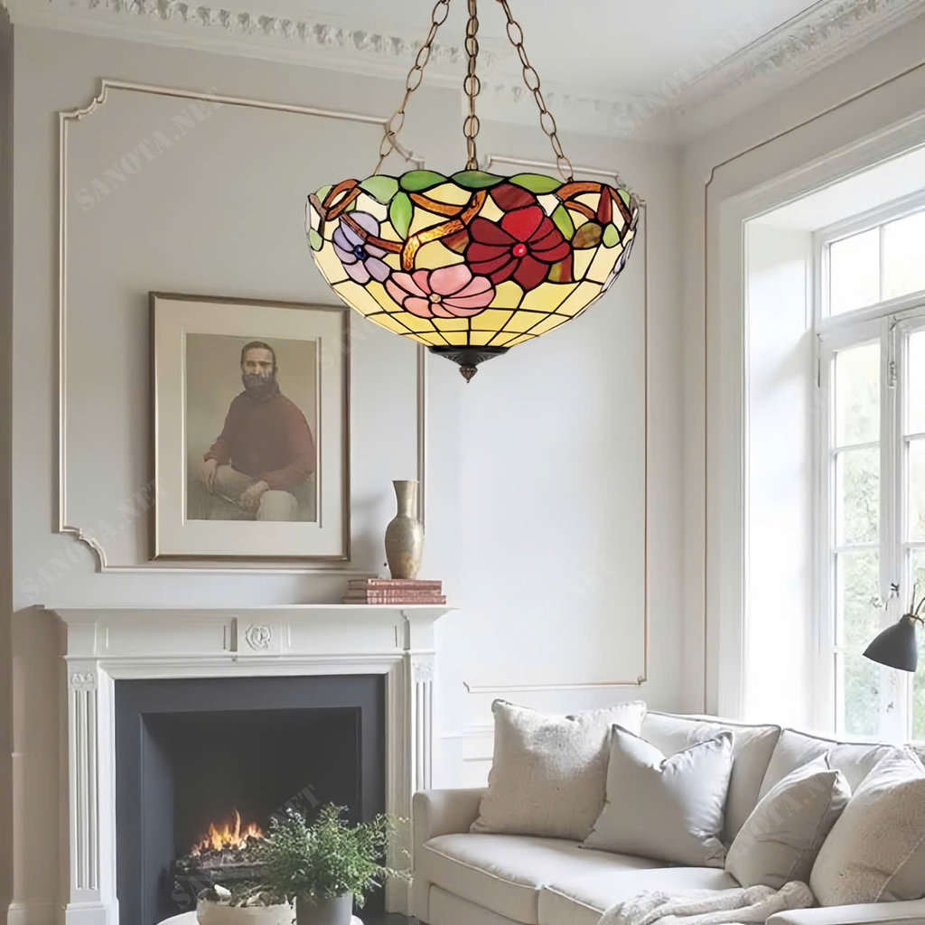 Đèn thả trần kính màu cổ điển là lựa chọn hoàn hảo cho những ai yêu thích vẻ đẹp tinh tế, pha lẫn nét nghệ thuật độc đáo. Với thiết kế lấy cảm hứng từ phong cách tiffany huyền thoại.