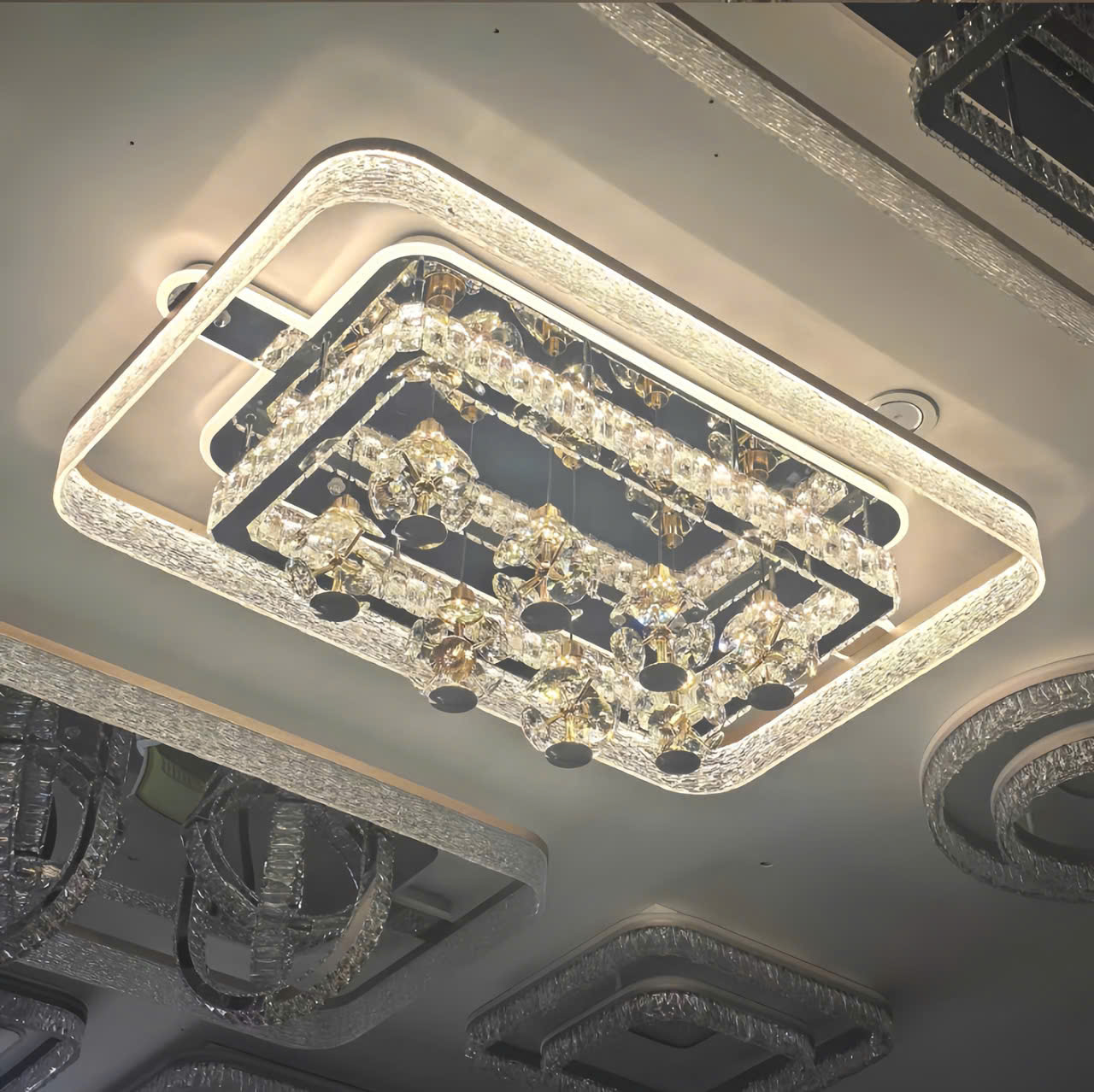 Đèn ốp trần pha lê kết hợp quả cầu hiện đại SNT5837