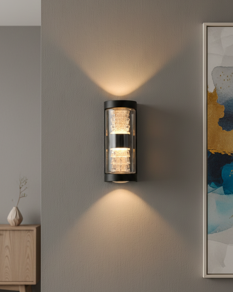 Đèn tường led ngoài trời hiện đại SNT6232 sở hữu thiết kế hình trụ đứng, kết hợp hài hòa giữa khung kim loại màu đen chắc chắn và phần thân ....