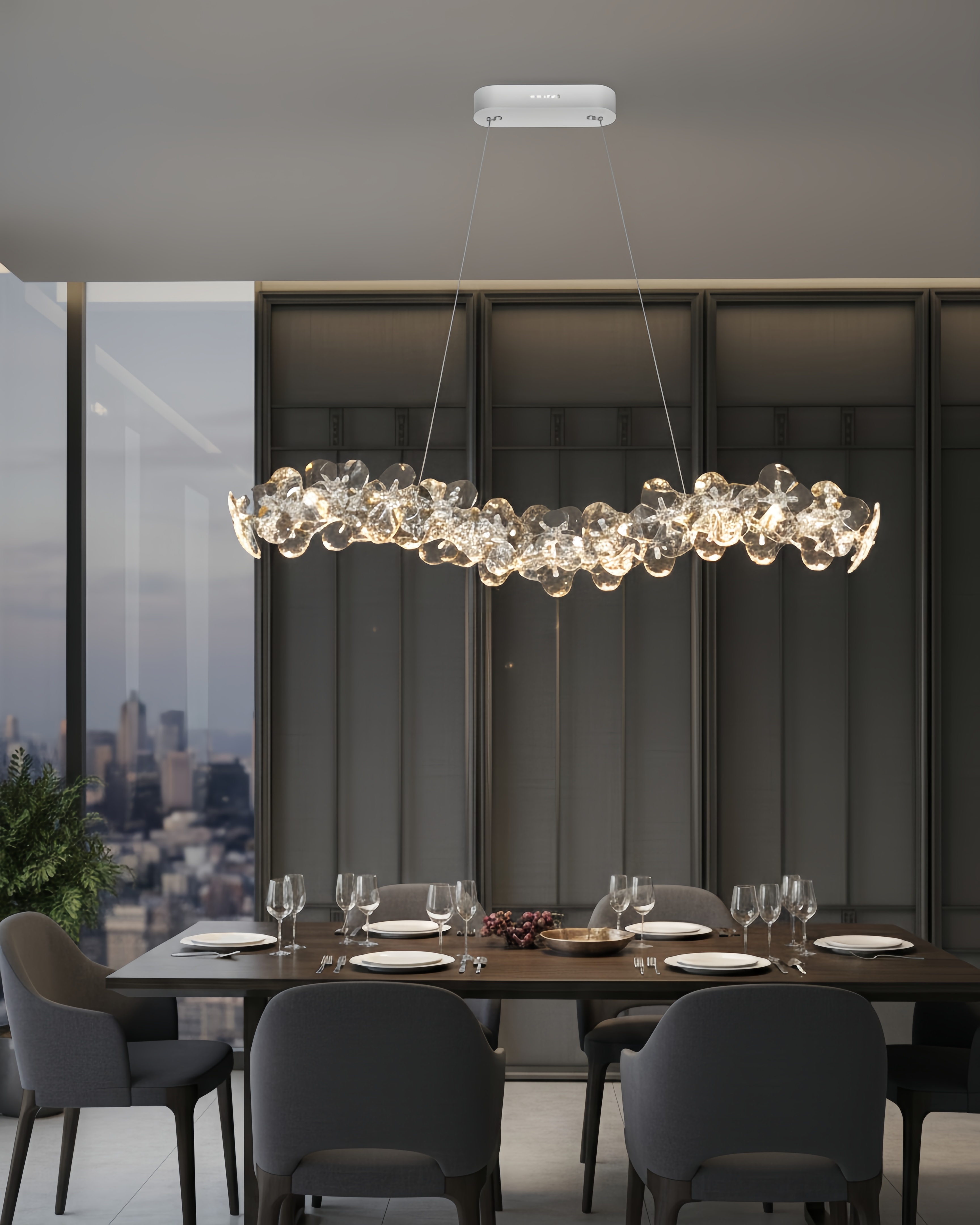 Đèn thả bàn ăn dải hoa uốn lượn SNT6294 tạo hình dải hoa pha lê uốn lượn mềm mại. Tựa như một dải lụa hoa rực rỡ đang bay bổng giữa không trung...